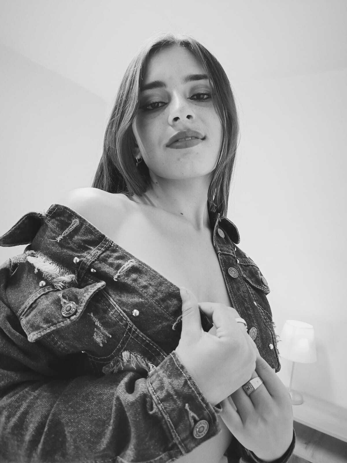 melany303av