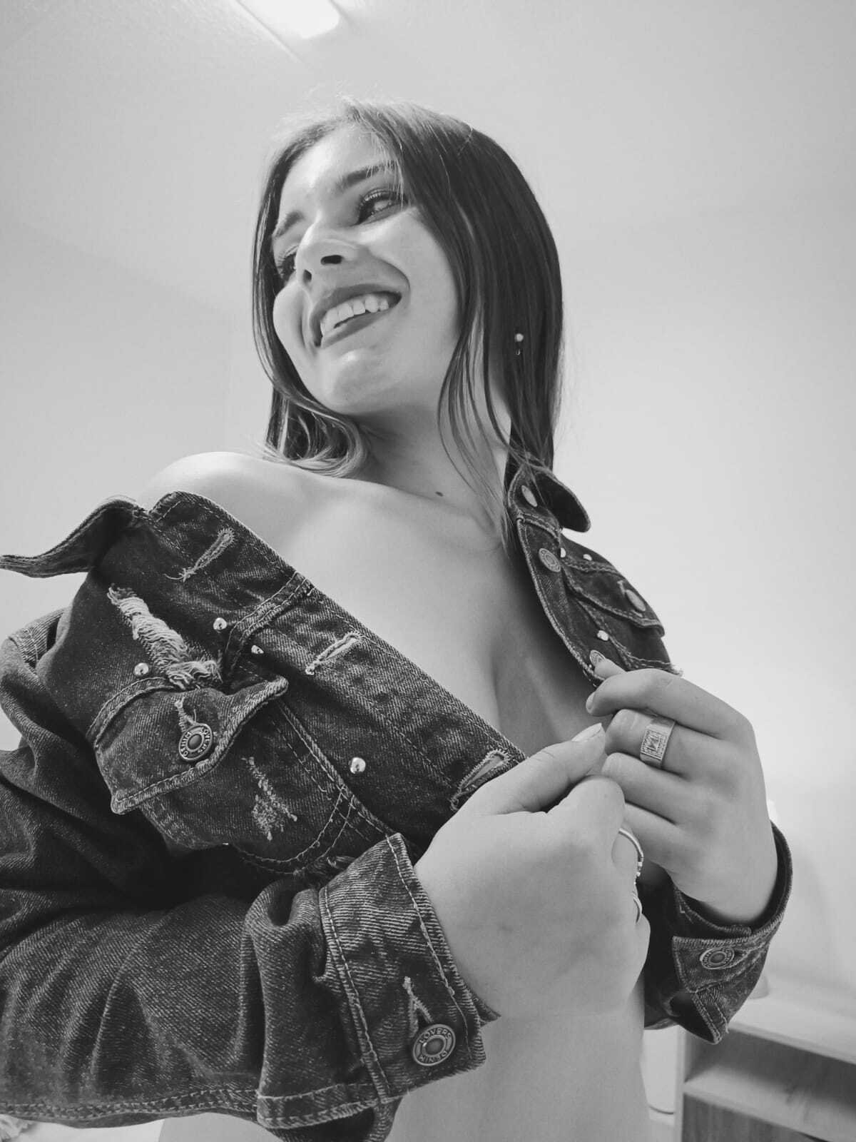melany303av