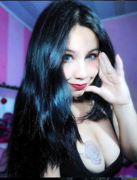 ninakisslove