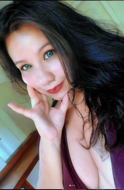 ninakisslove